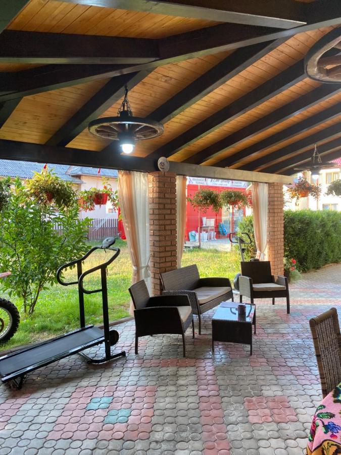 Casa Cu Flori Moisei Hotel ภายนอก รูปภาพ