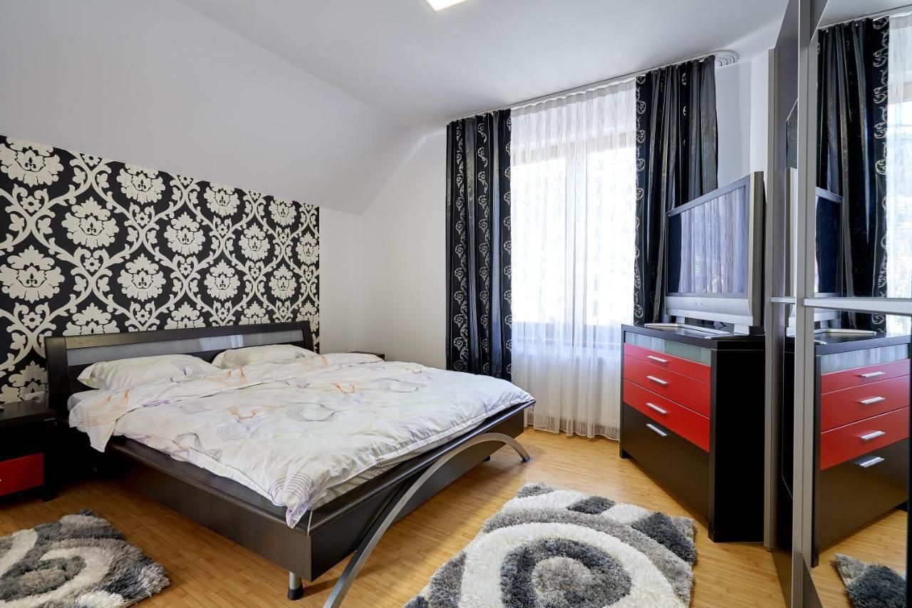 Casa Cu Flori Moisei Hotel ภายนอก รูปภาพ