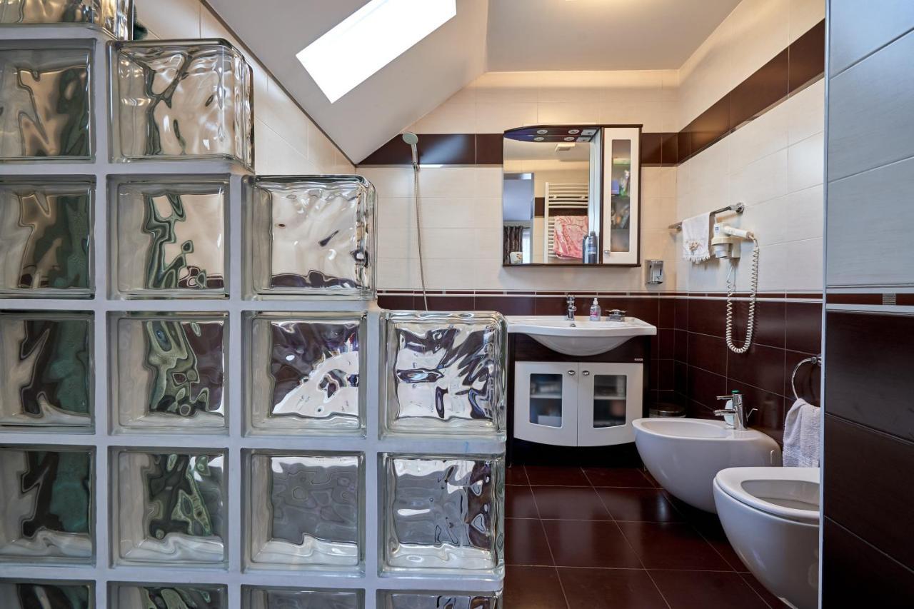Casa Cu Flori Moisei Hotel ภายนอก รูปภาพ