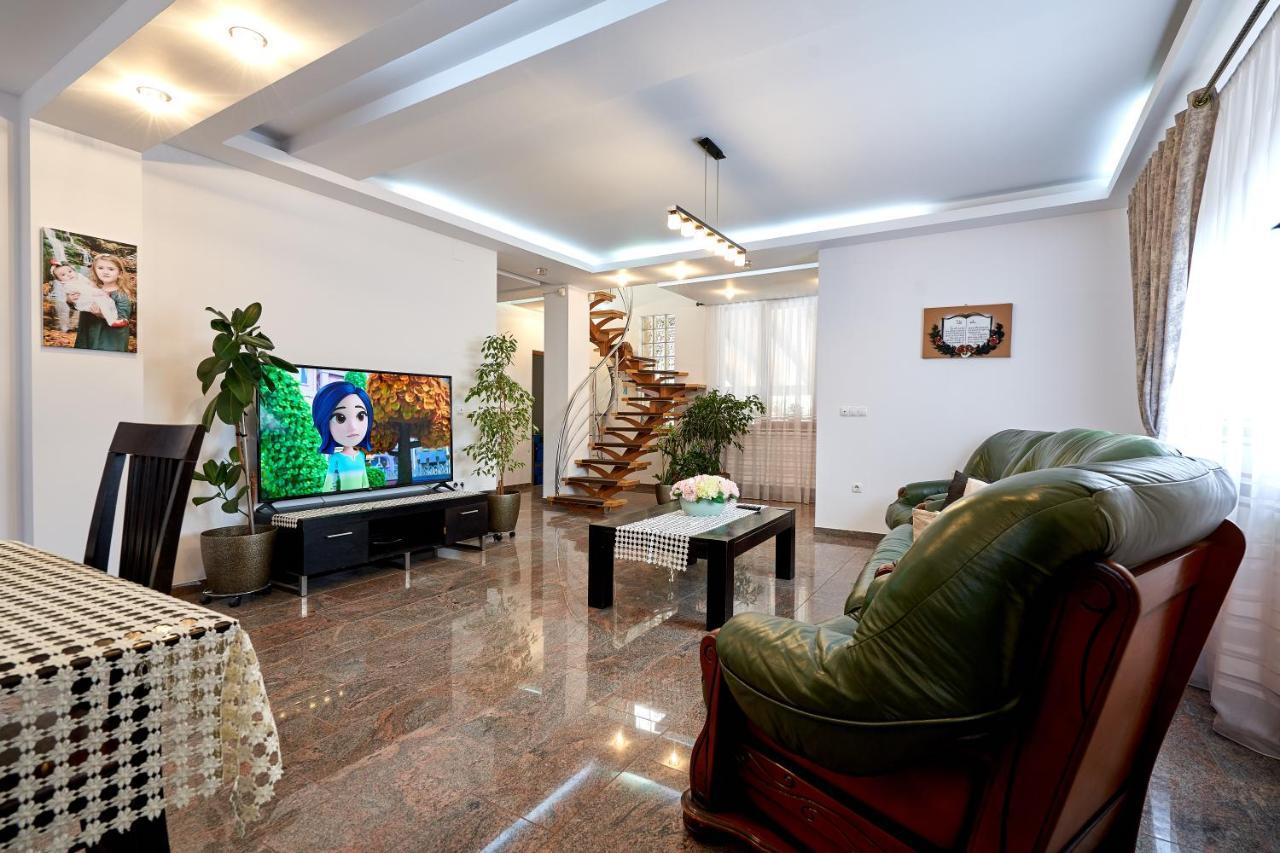 Casa Cu Flori Moisei Hotel ภายนอก รูปภาพ