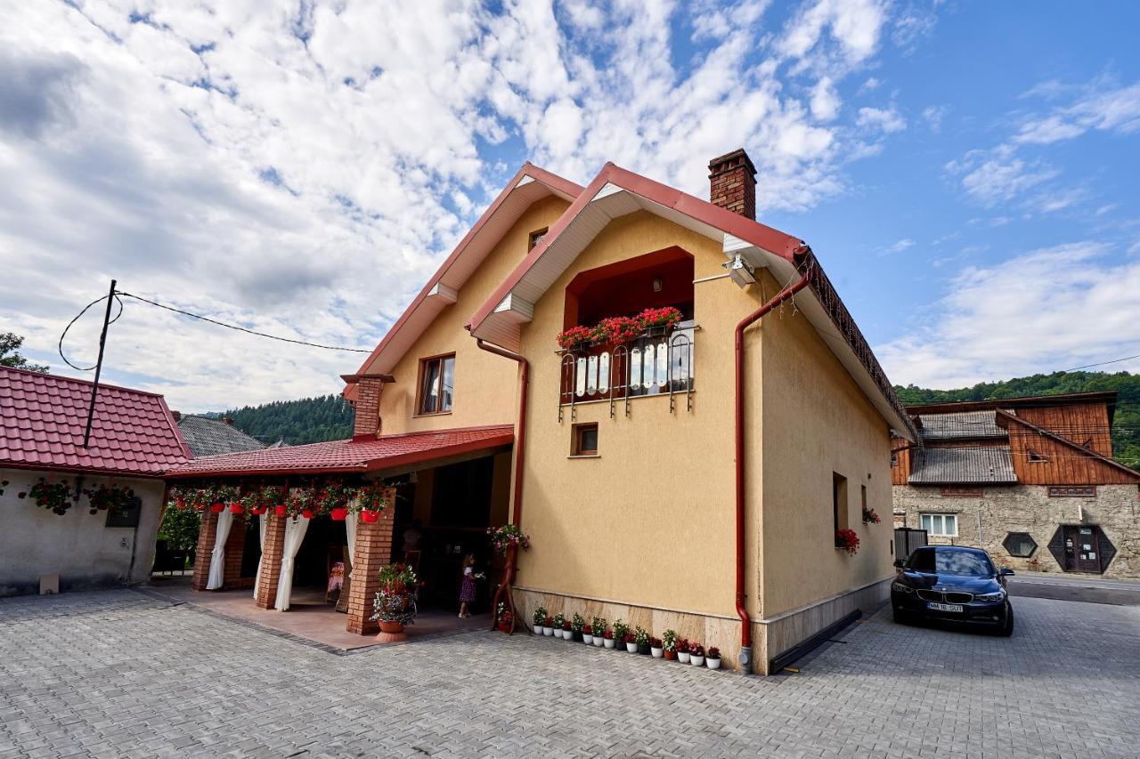 Casa Cu Flori Moisei Hotel ภายนอก รูปภาพ