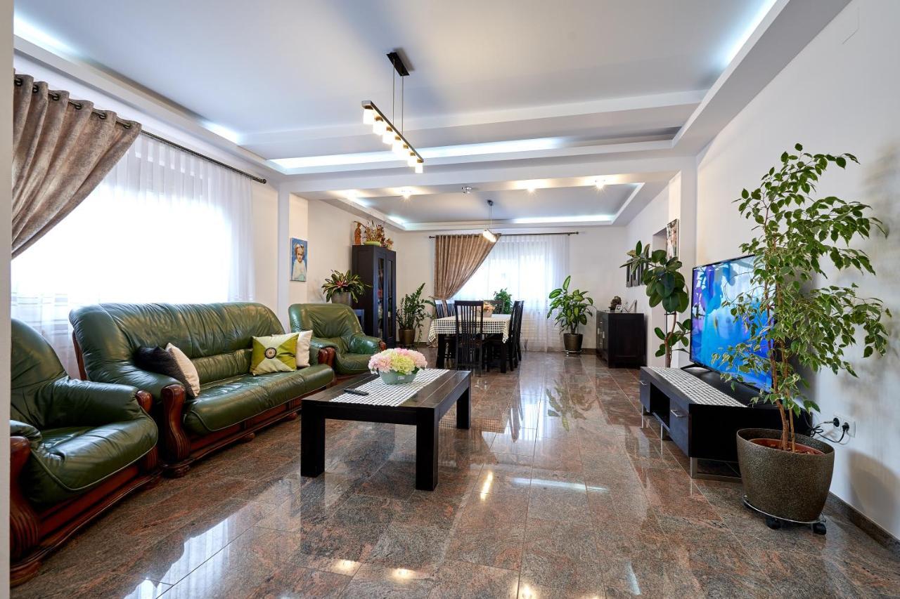 Casa Cu Flori Moisei Hotel ภายนอก รูปภาพ