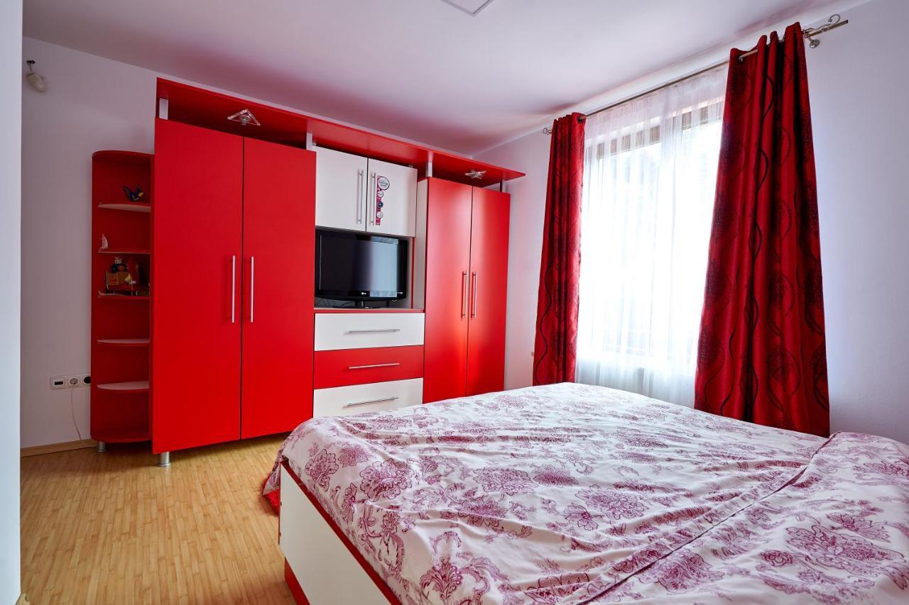 Casa Cu Flori Moisei Hotel ภายนอก รูปภาพ