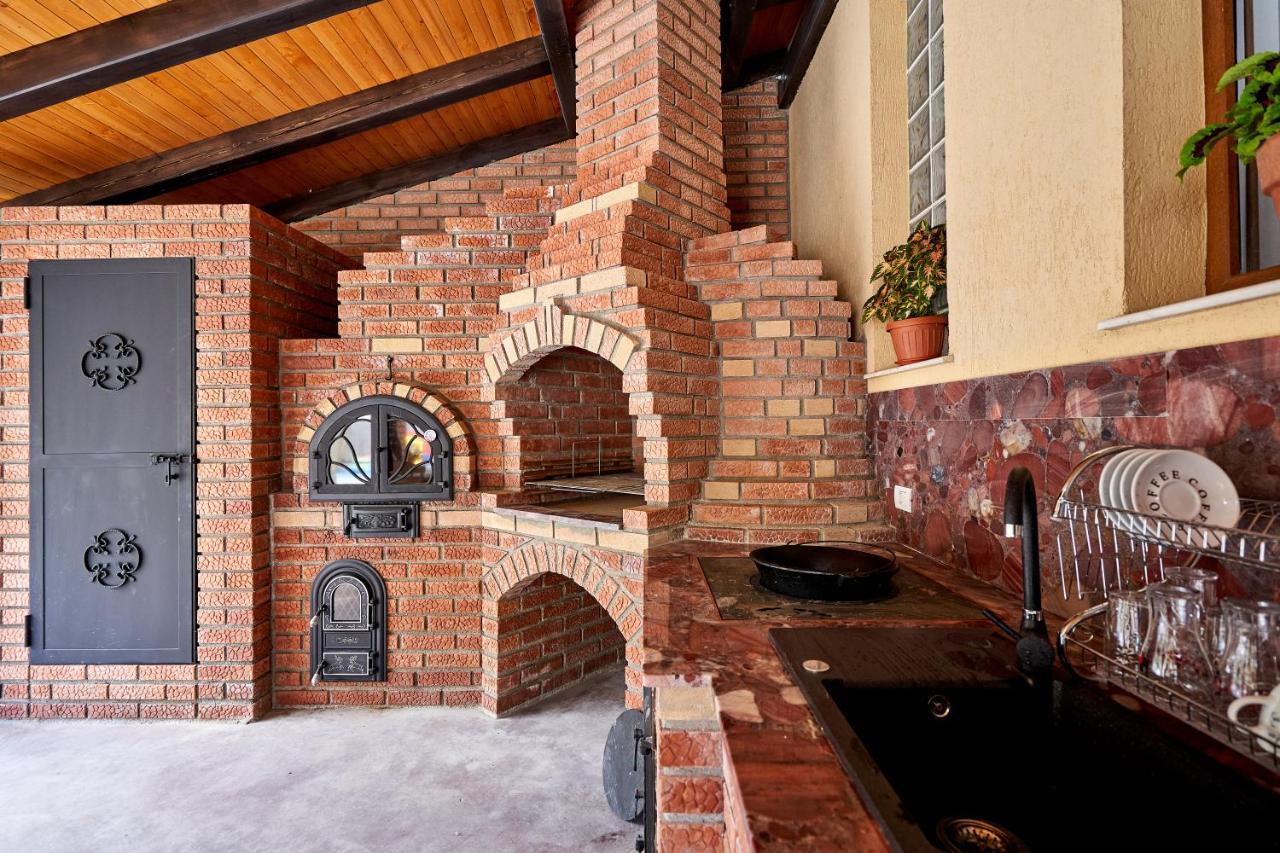 Casa Cu Flori Moisei Hotel ภายนอก รูปภาพ