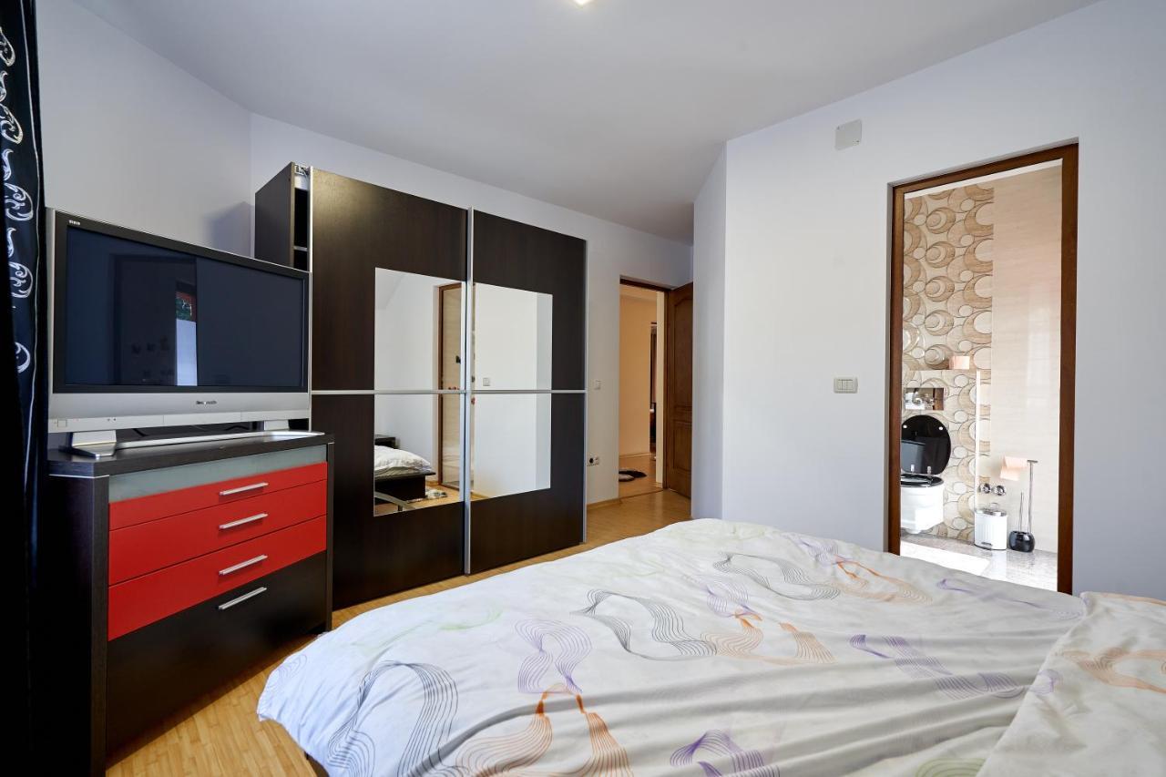 Casa Cu Flori Moisei Hotel ภายนอก รูปภาพ