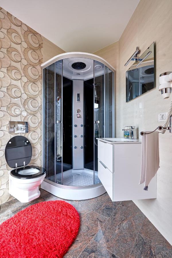 Casa Cu Flori Moisei Hotel ภายนอก รูปภาพ