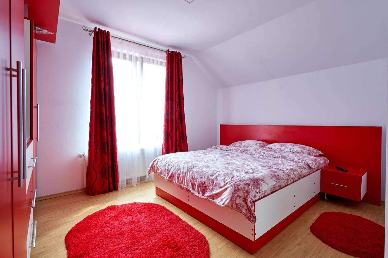 Casa Cu Flori Moisei Hotel ภายนอก รูปภาพ