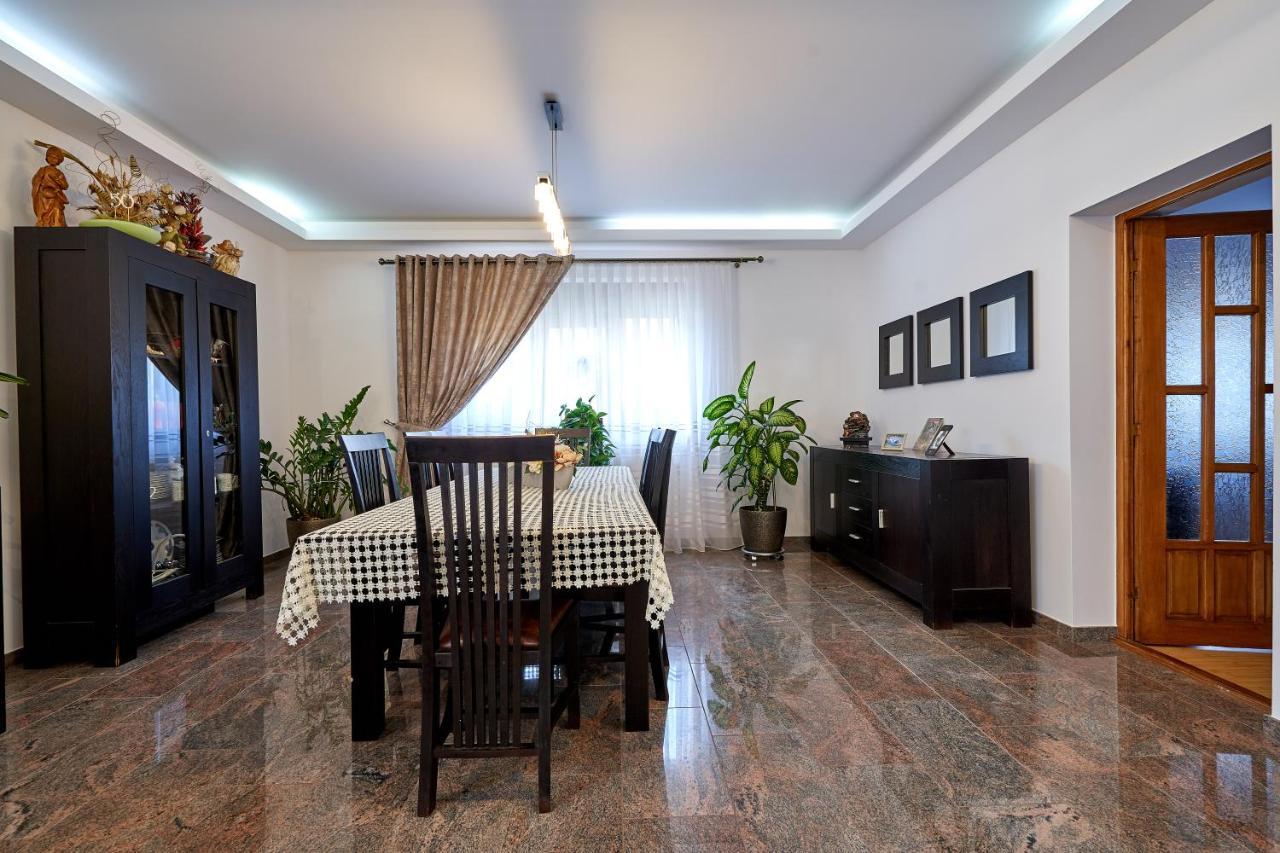Casa Cu Flori Moisei Hotel ภายนอก รูปภาพ