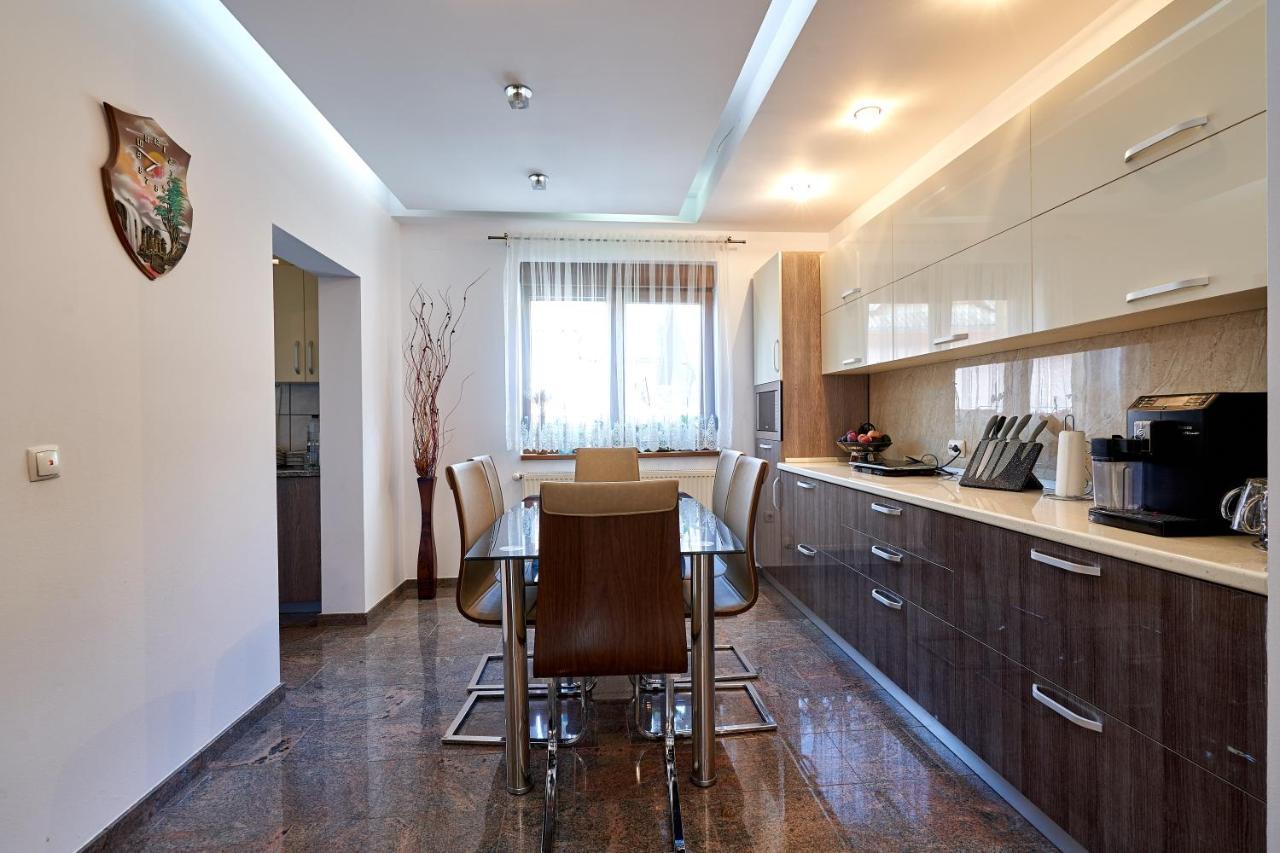 Casa Cu Flori Moisei Hotel ภายนอก รูปภาพ