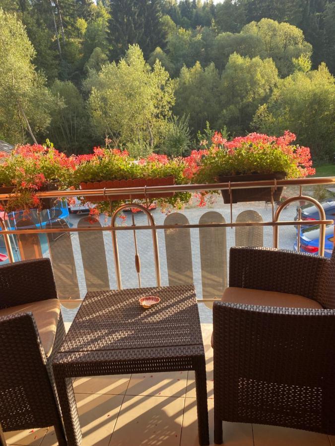 Casa Cu Flori Moisei Hotel ภายนอก รูปภาพ