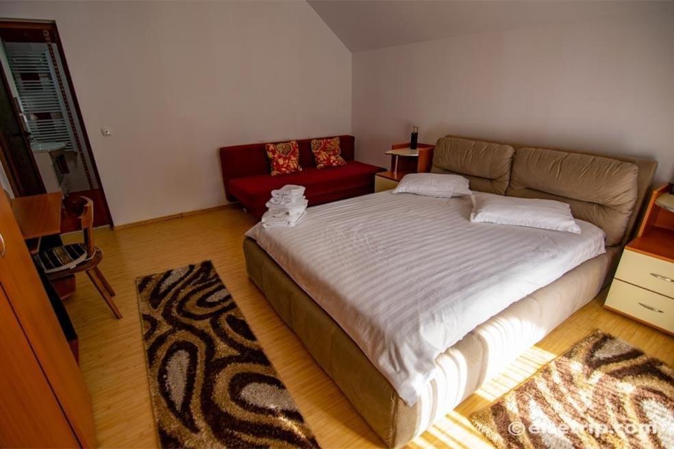 Casa Cu Flori Moisei Hotel ภายนอก รูปภาพ